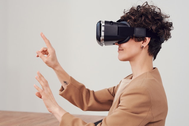 óculos de realidade virtual; a realidade virtual e a realidade aumentada podem ser usadas em projetos de engenharia 