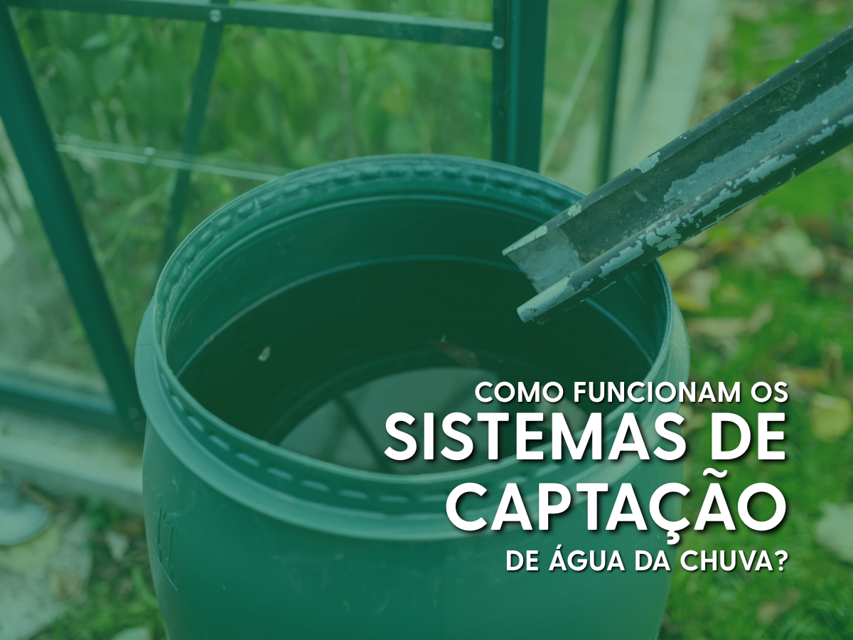 Imagem se um galão para armazenamento de água da chuva, com o título na frente 'Como funcionam os Sistemas de Captação de água da chiva?'